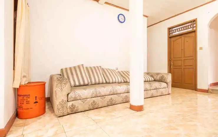 Oyo Life 2449 Sandila Residence