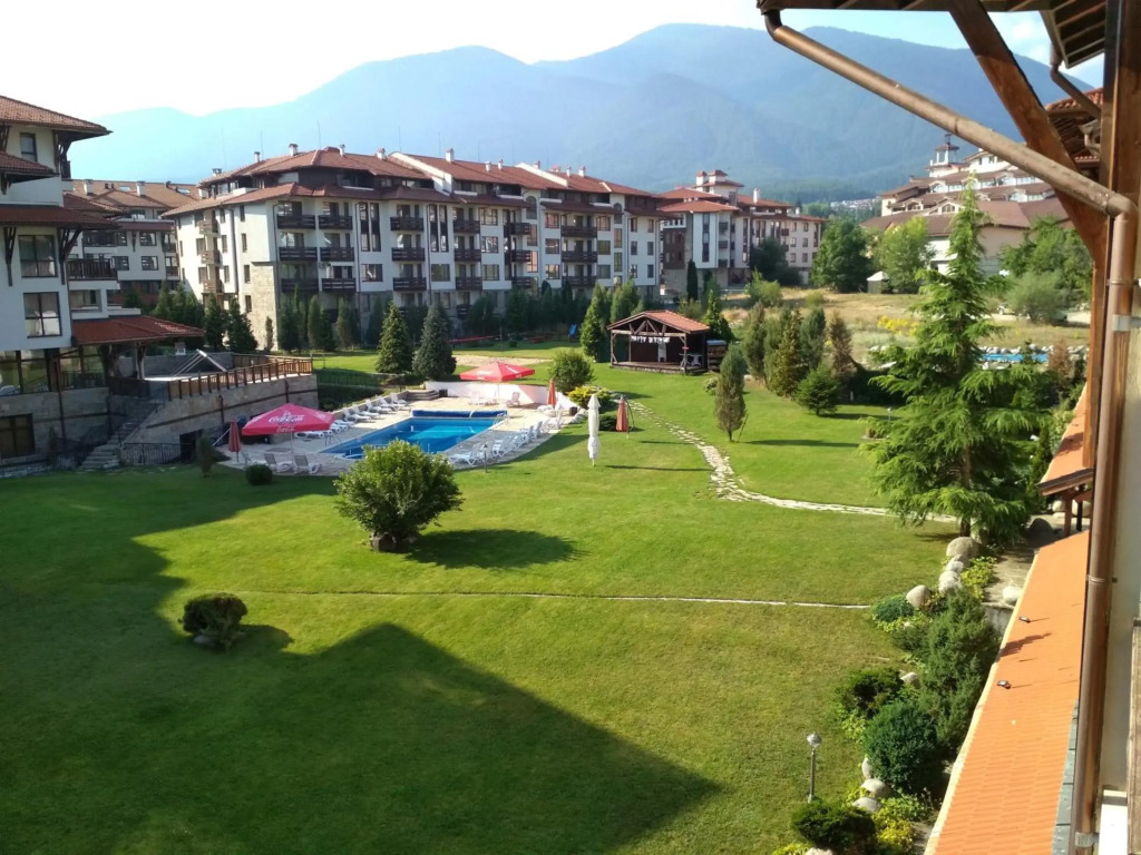 Sunny studio apartment - few steps from Gondola