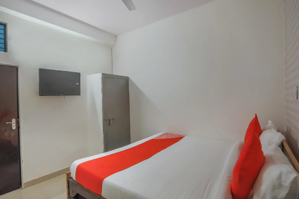 OYO 71870 Shree G Residency