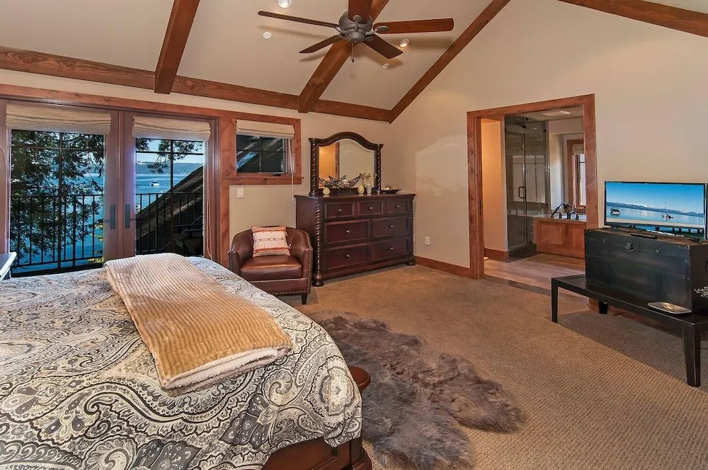 West Lake Serenity 180 Degree Lake Views