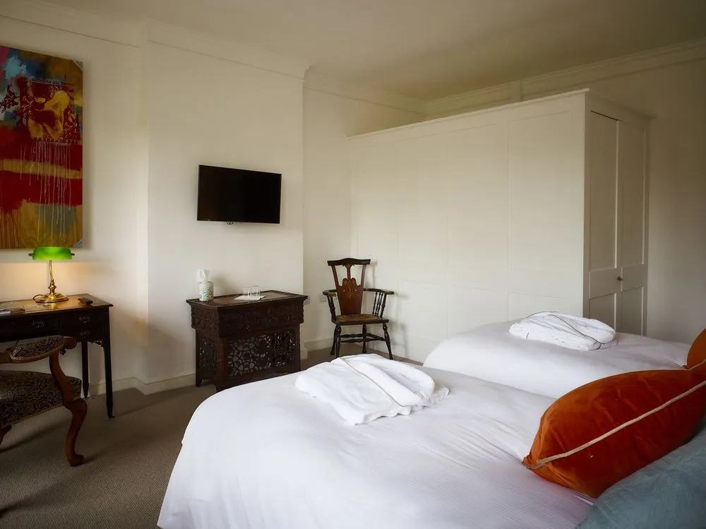 4 Berkeley Square I Boutique Apartments