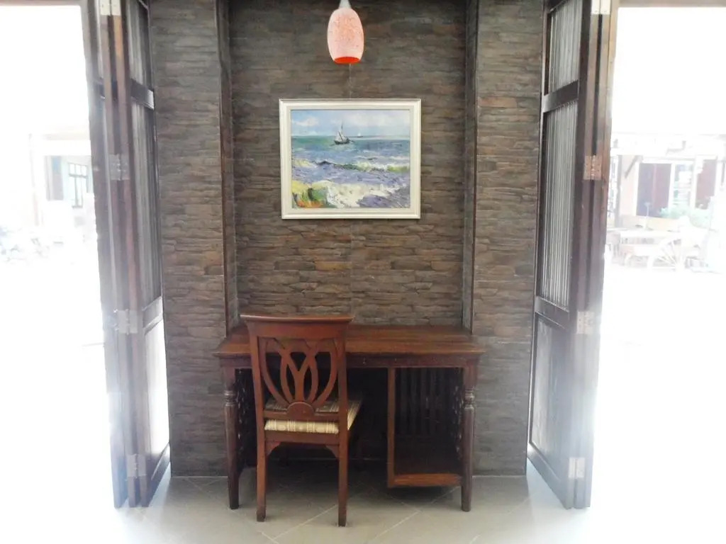 La-Mer Hostel