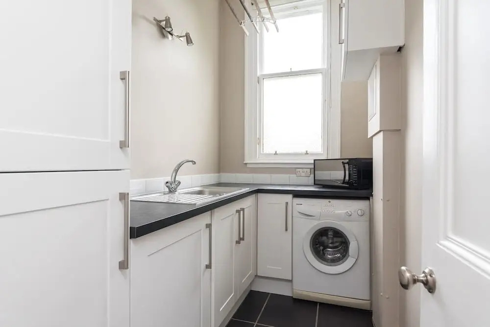 Sleek and Modern 2BR Home Near City Centre