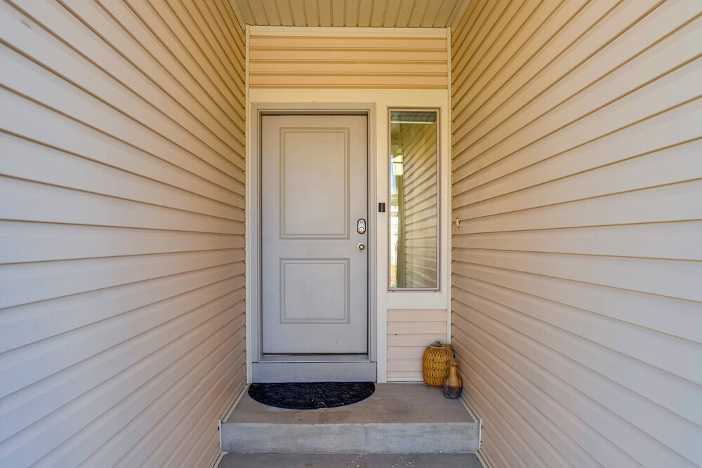 GVR Golf Retreat w/ Views! 9 Mi to Denver Airport