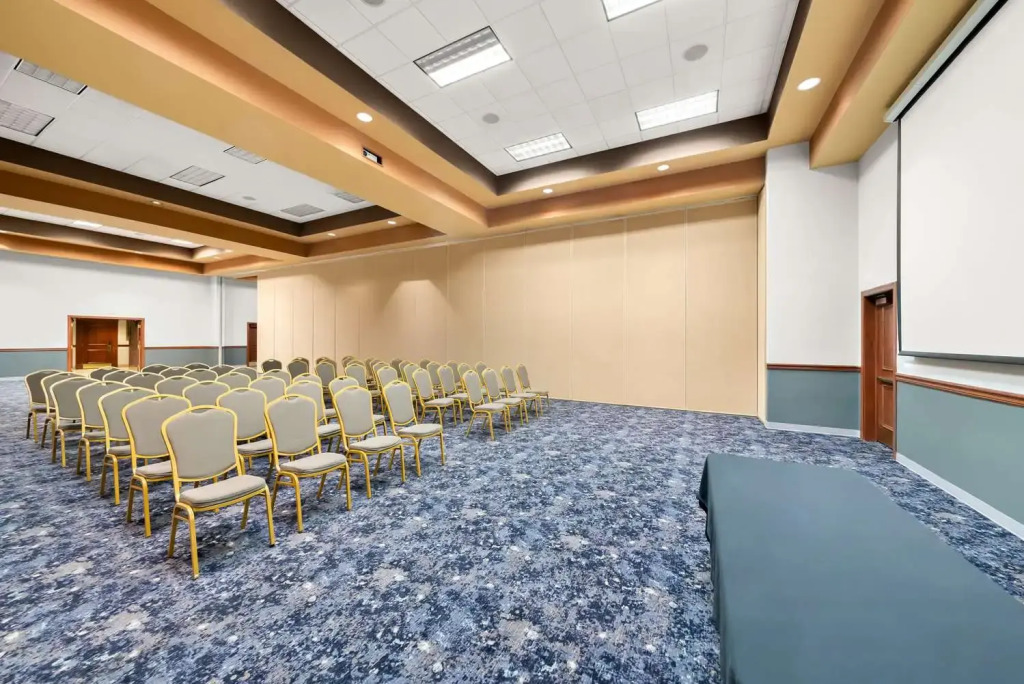 Clarion Inn and Suites Convention Center Kearney