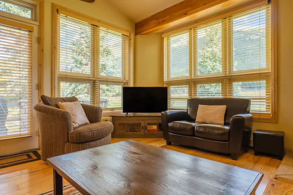 Private Home With A Beautiful Mountain Vista - Woods24 by RedAwning