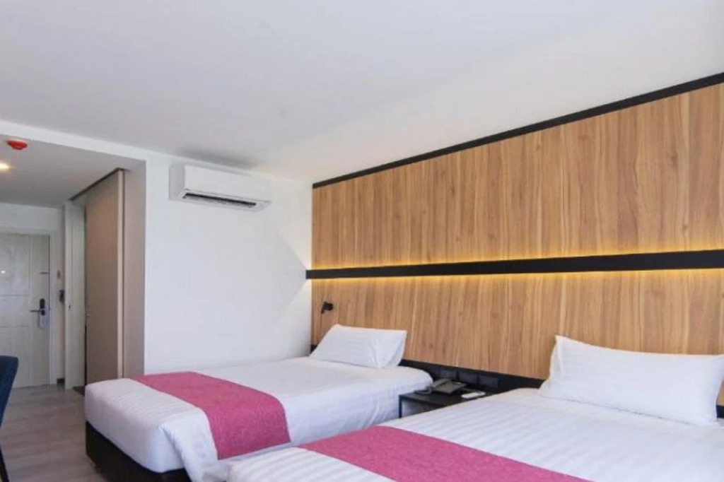 Gate43 Airport Hotel