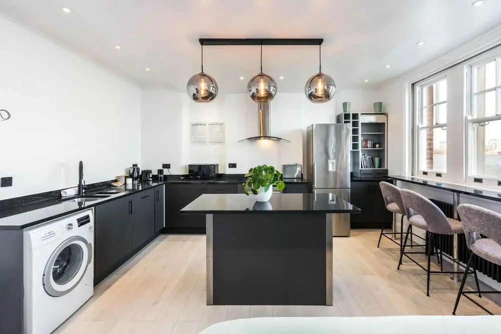 Stunning 3BD Riverside Flat Communal Roof Terrace