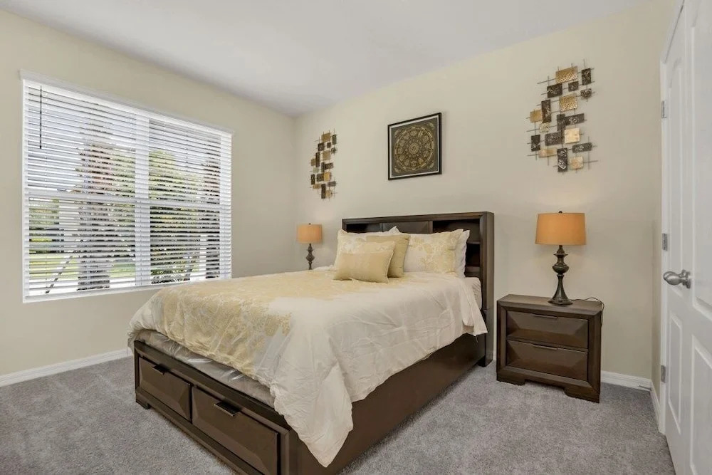 6 Bed 4 Bath Solterra Beautiful Home! 6 Bedroom Villa by RedAwning