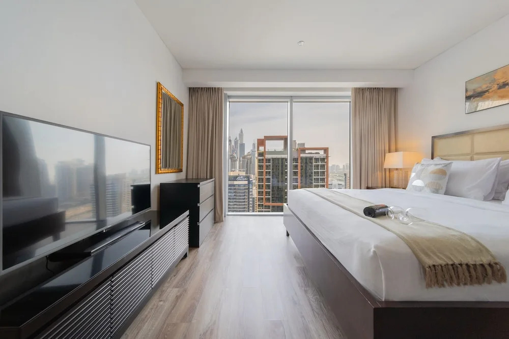 JW Marriott Marina Residence By Luxe Living Collection - Wane By Somiya Infinity Pool