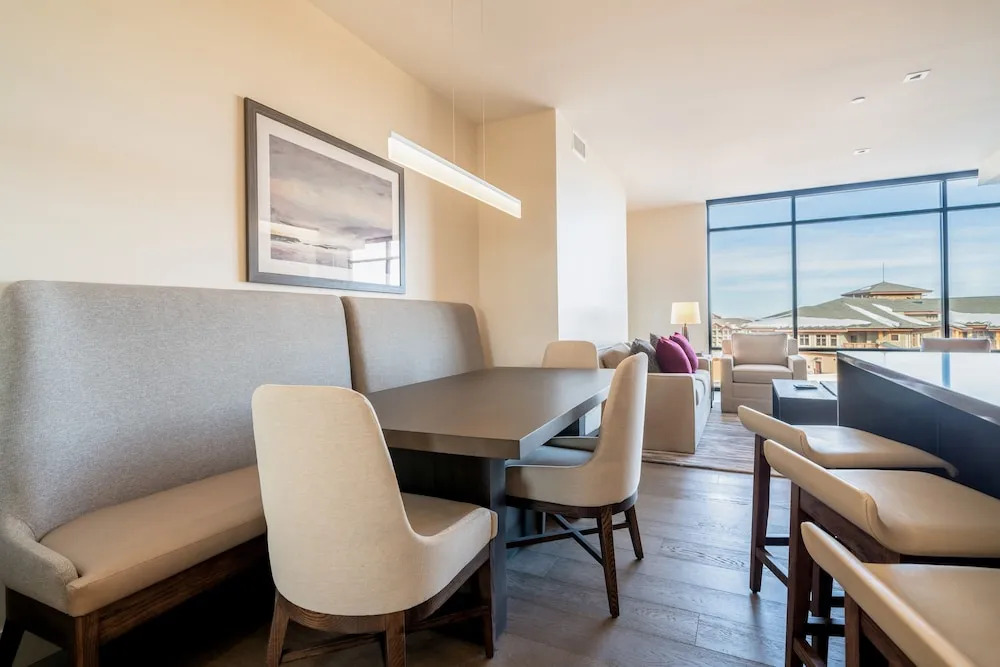 New Listing! Ski-in/ski-out Dream Near Sundance 2 Bedroom Condo