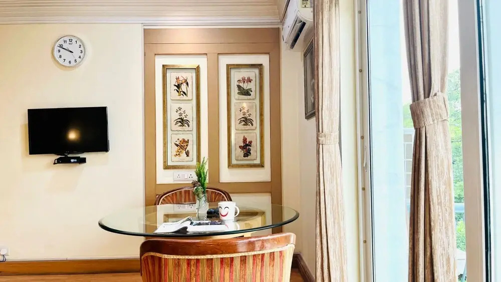 BluO 3BHK - DLF Galleria | BathTub, Balcony