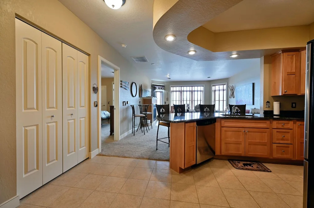 Unit 433a 1 Bd 1 Ba Condo 1 Bedroom Condo by RedAwning
