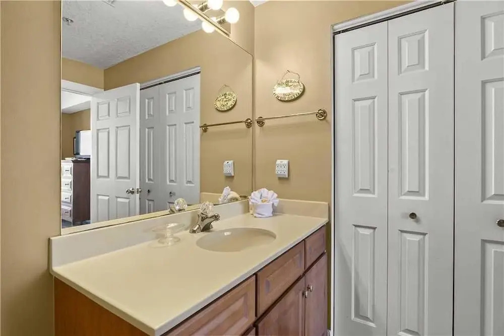 Twin Palms 401 - Two Bedroom Condo