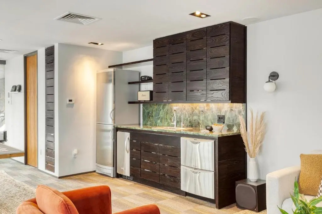 Paramount Place by Avantstay 4 Story Apartment in Heart of Austin w/ Movie Theatre
