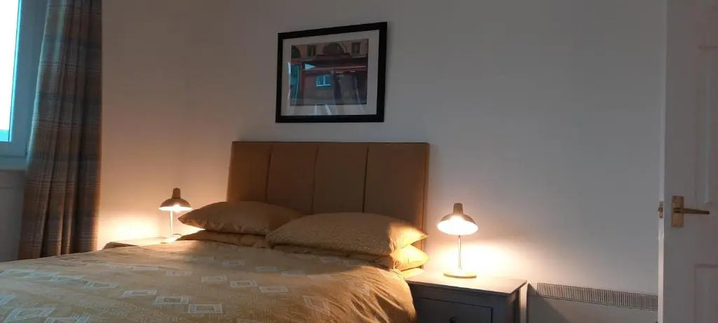 Prime Town Center, Modern, 2 Bedroom Apartment,Free Private Parking, WiFi