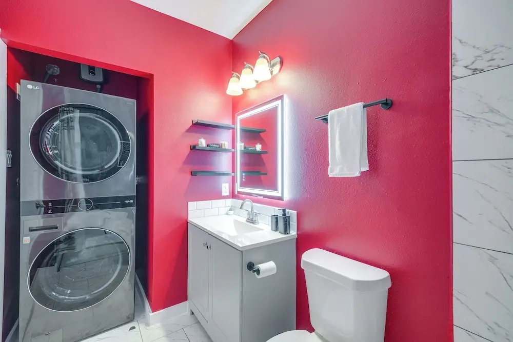 Pet-friendly Houston Apartment: 1 Mi to Downtown!