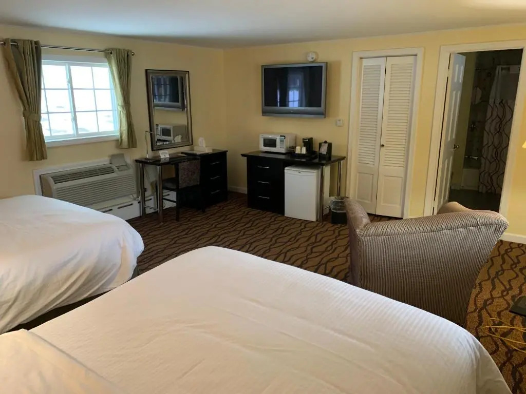 Four Winds Country Motel