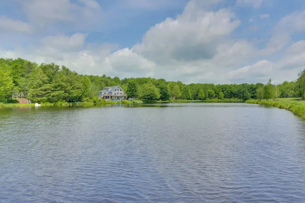 Walk to Beach: Pocono Lake Cabin w/ Pool Access!