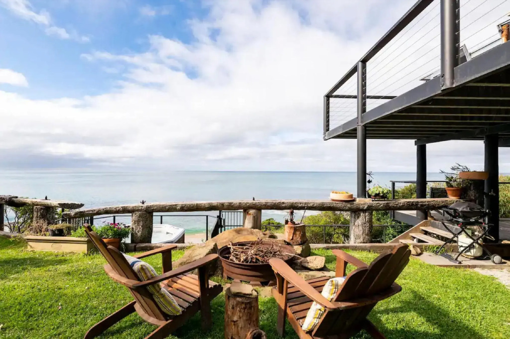 Y Vue - Beachside Apartment with Ocean Views