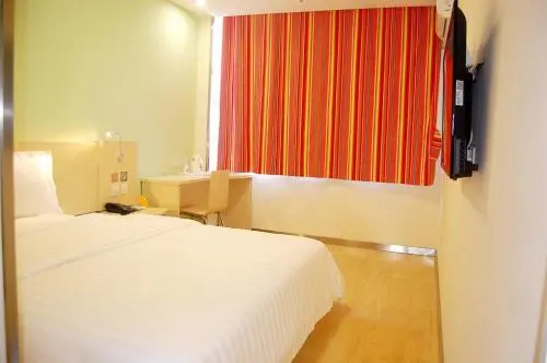 7Days Inn Chain Hotel (Qinhuangdao Railway Station)