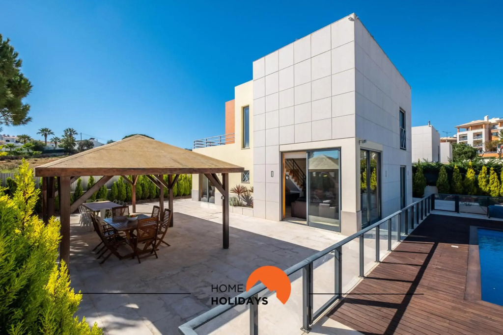 #076 Stunning and Modern Villa Near NewTown, Beach Pool