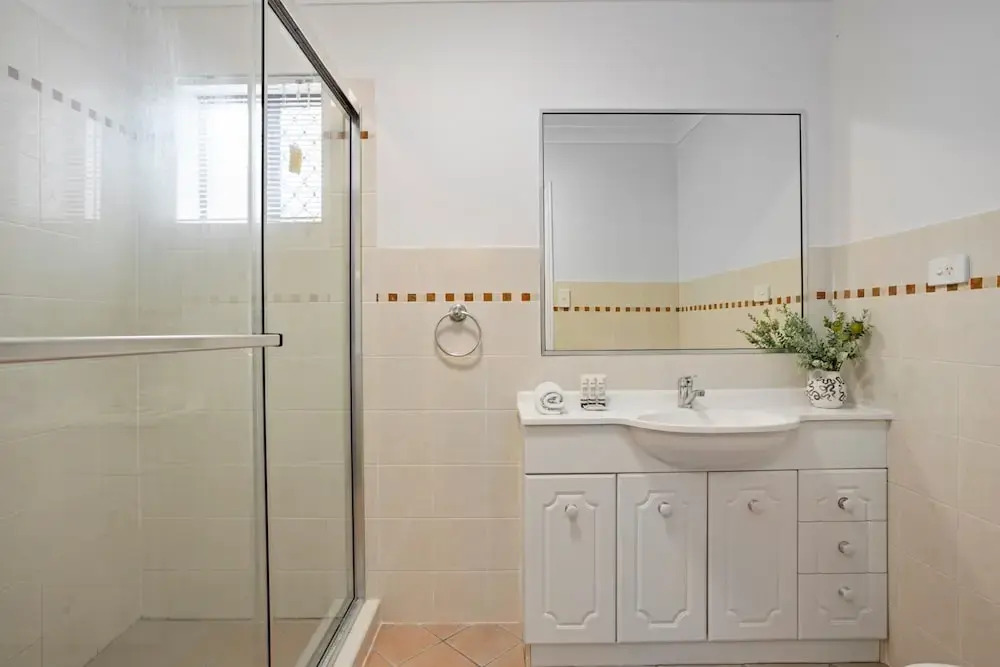 Comfy 2-bedroom Family Apartment With Free Parking