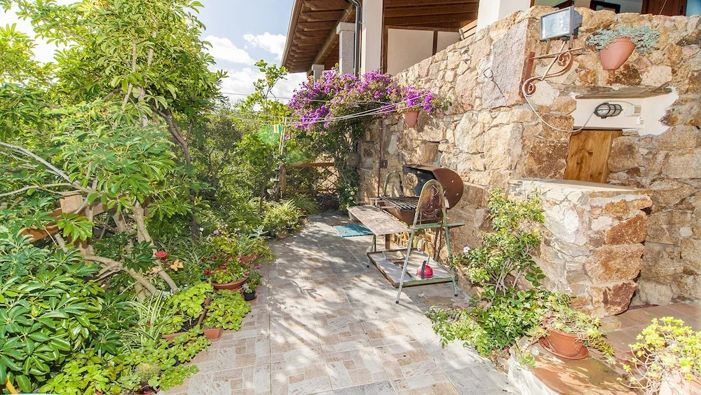 Fantastic Sardinia Casa Castas cast01