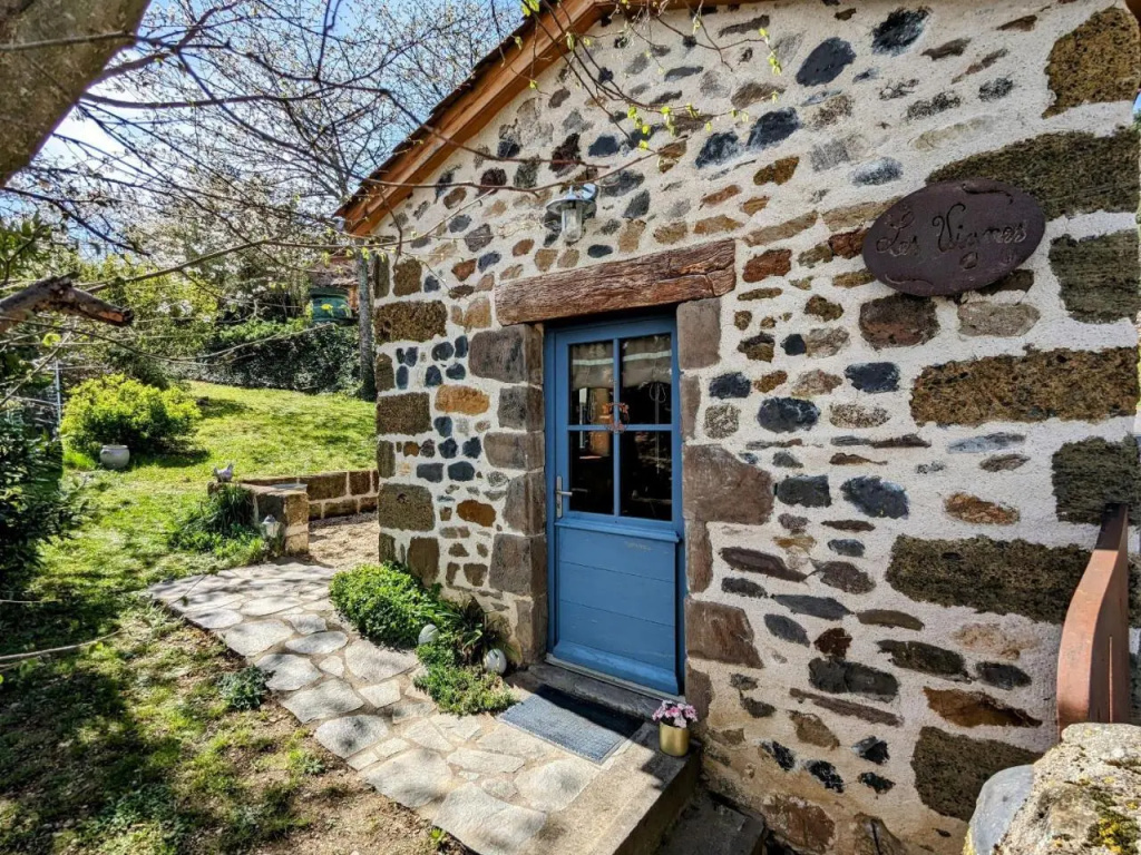 Cabane de Vigne en Auvergne pour Escapade Romantique - FR-1-582-74