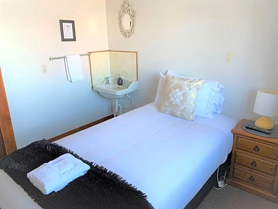 Ranfurly Hotel