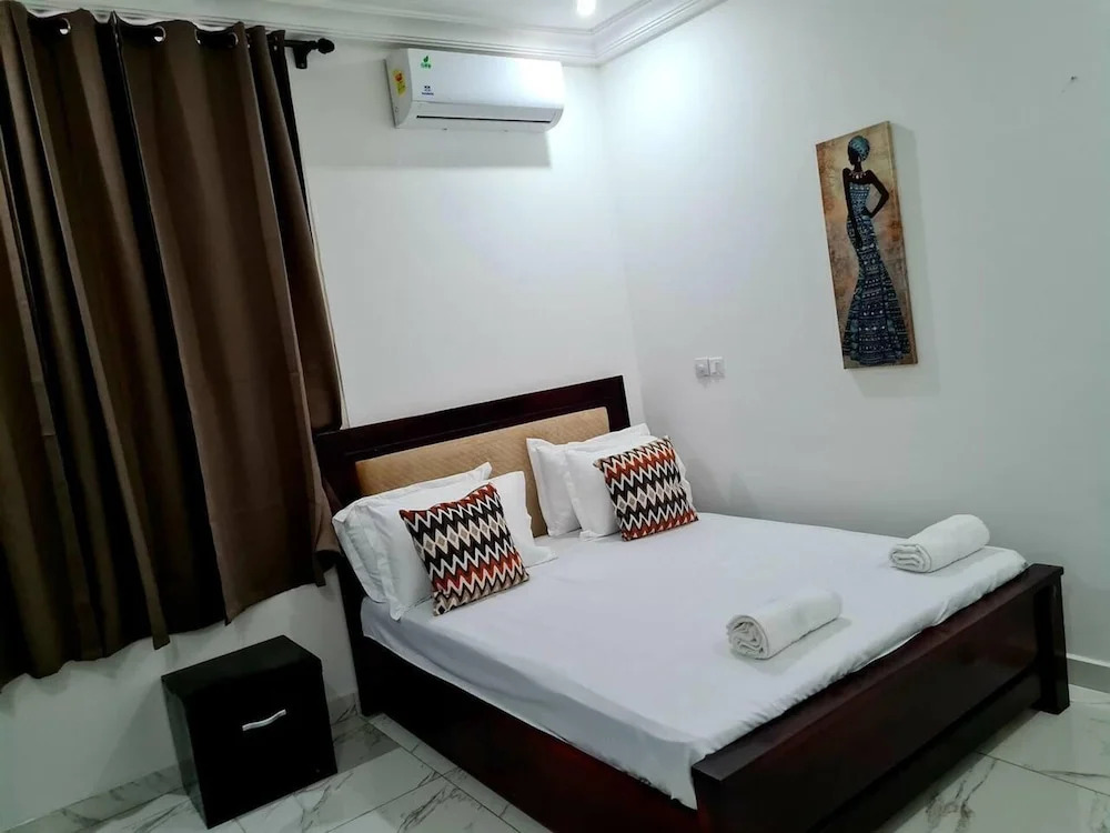 Gorgeous, Quiet & Comfy-close to Highway-parking