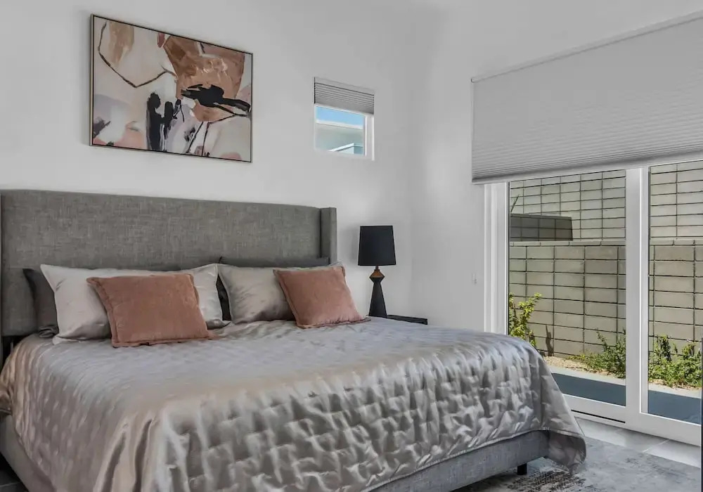 Modern Miralon - Sophisticated Retreat for Up To 5 w/ Resort Amenities