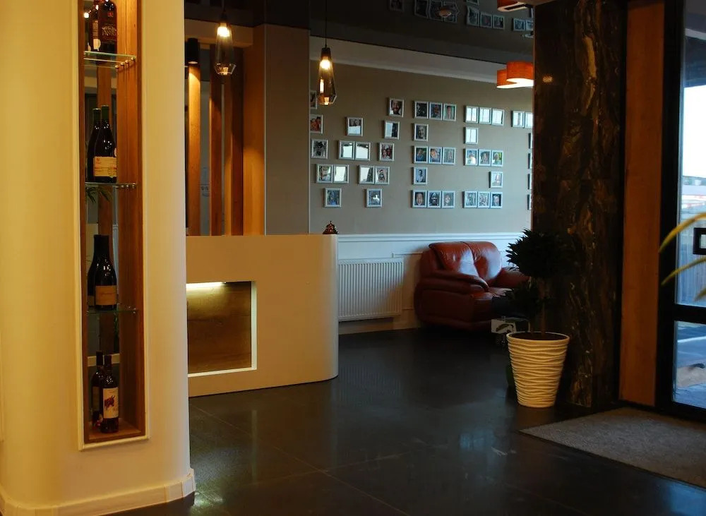 Apart Hotel West