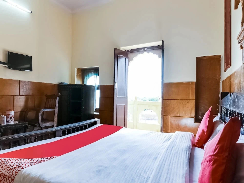 Hotel The Regal Inn by OYO Rooms