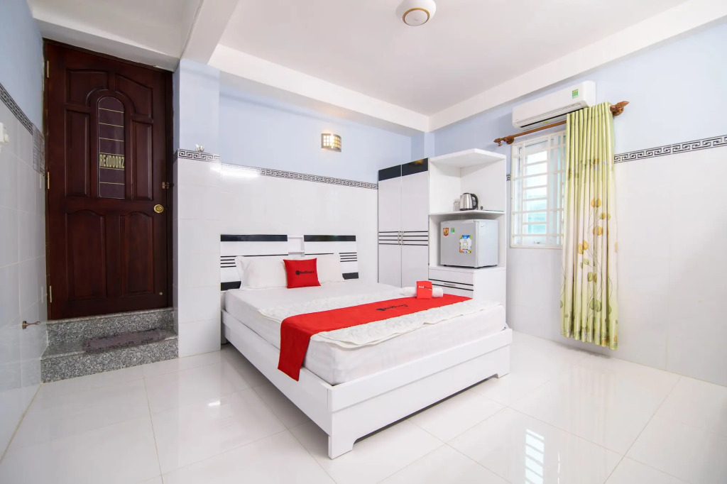 RedDoorz Plus near Ben Thanh Market