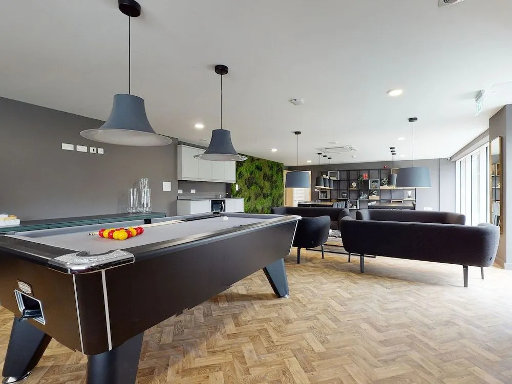 Gorgeous Studios - NEWCASTLE UNDER LYME