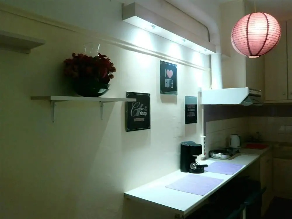 Funky Apt in Central Athens • 5' from Metro!
