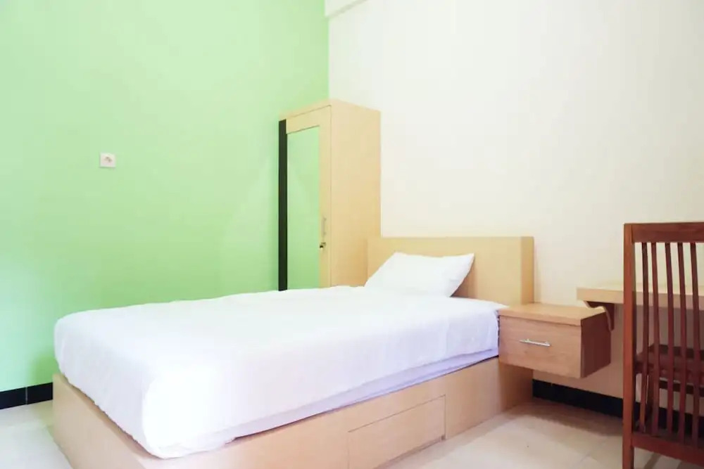 Wisma Handayani Syariah by OYO Rooms