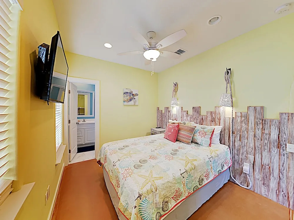 318 S Station Street Condo #4 4 Bedrooms 2.5 Bathrooms Condo