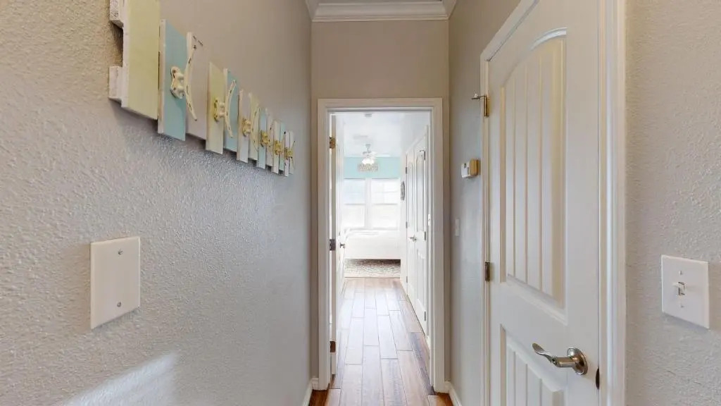 MC18 Upscale Condo, Shared Pool, Close to Beach