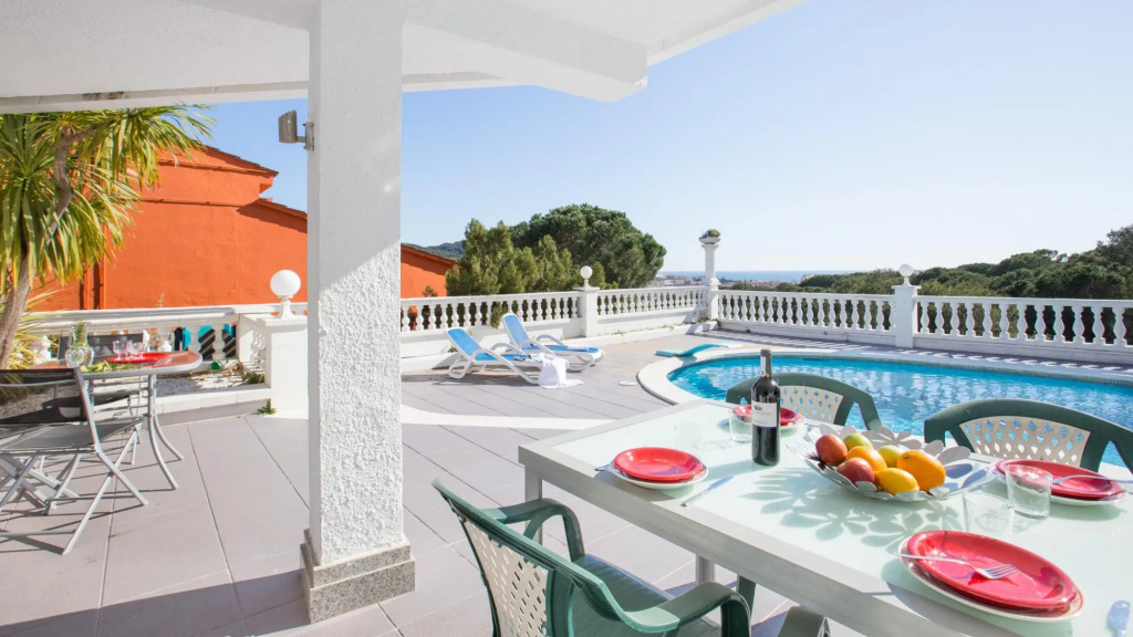 Montemare in Blanes with 5 bedrooms and 3 bathrooms