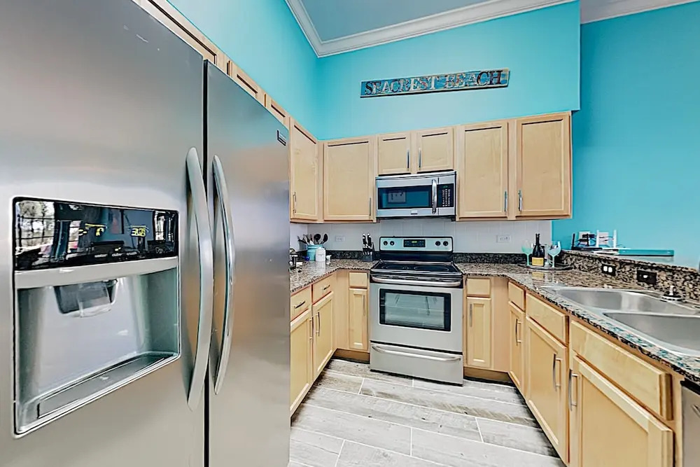 The Magnolia W/ Pool & Hot Tub - Walk To The Beach 3 Bedroom Condo