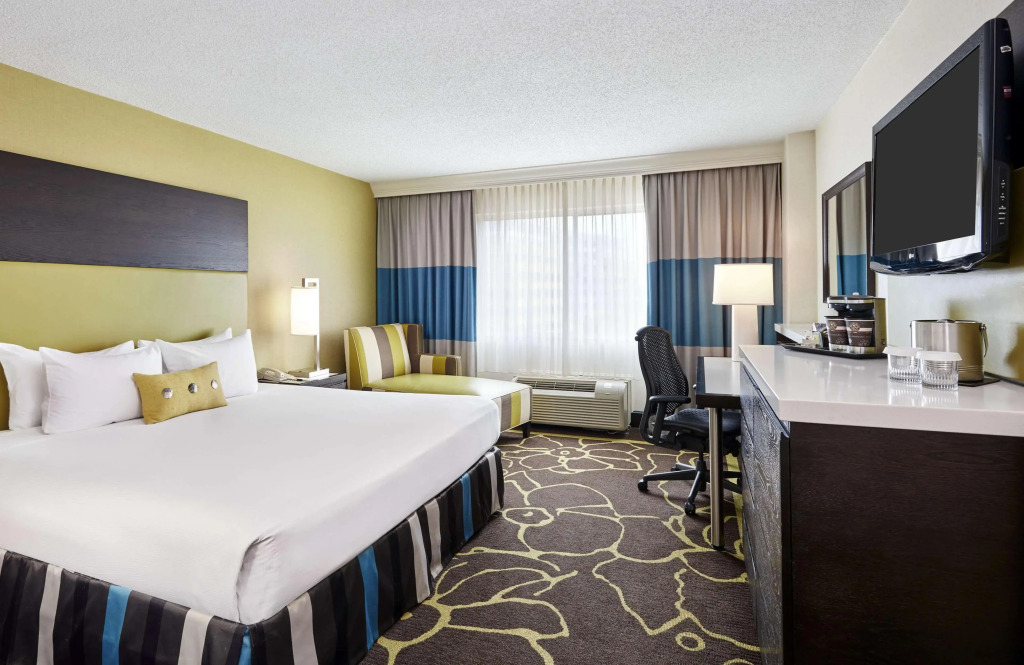 DoubleTree by Hilton Charlotte Gateway Village
