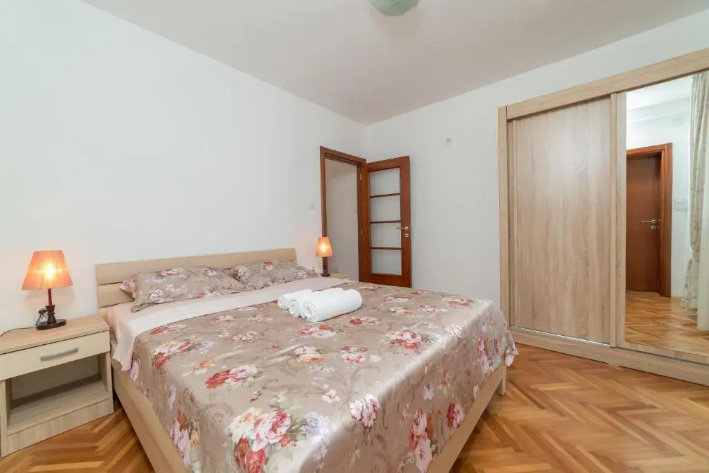 Apartments Elena