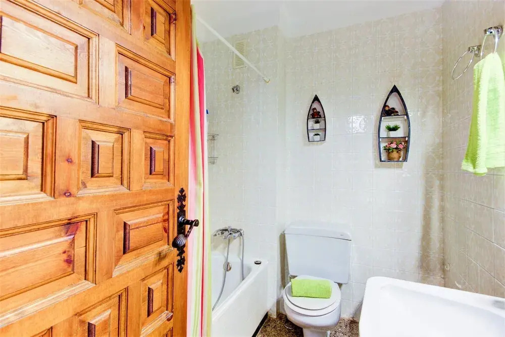 Villa near Roses with Pool & Beach Access