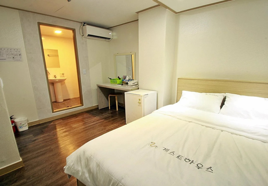 Eel Guest House