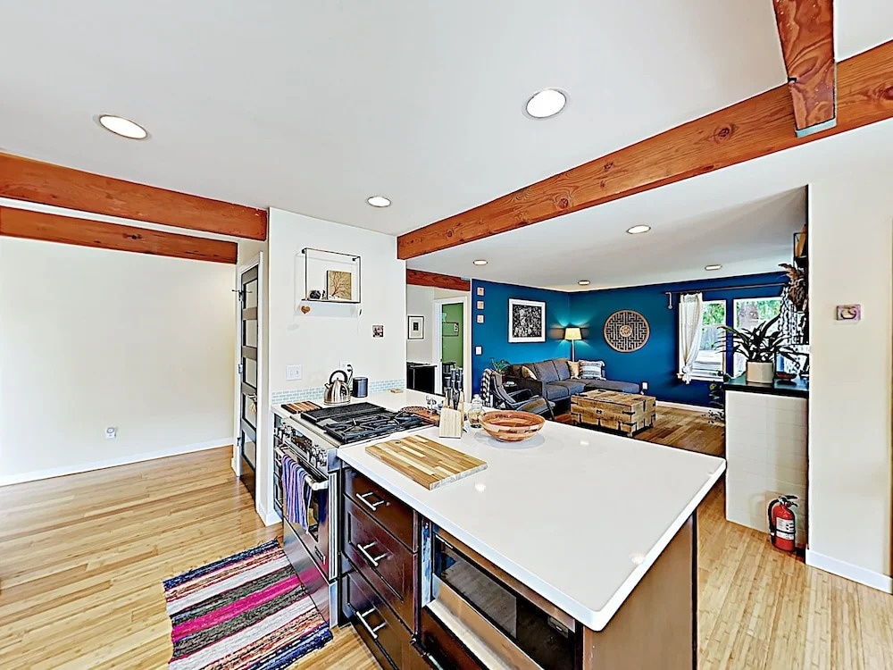 New Listing! Stylish Near Trendy Ballard 3 Bedroom Home