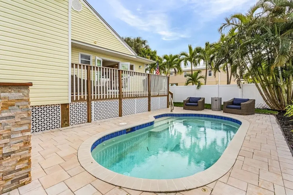 149 Pearl St. 2 Bedroom Home by RedAwning