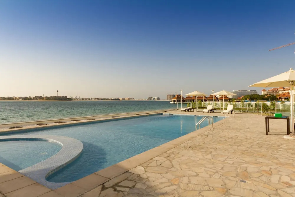 Royal bay Azizi Palm Jumeirah