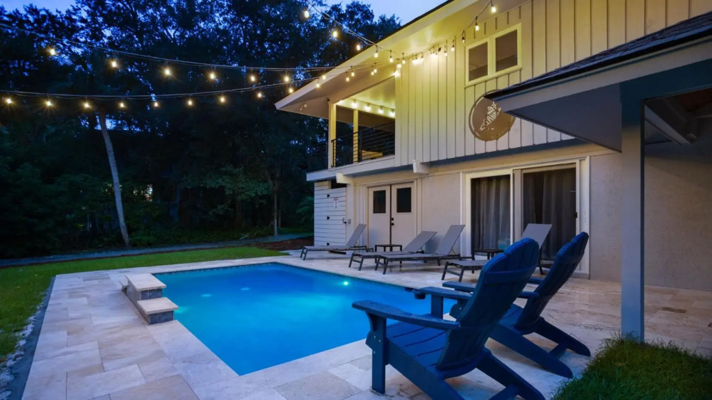 Luxury Beach House - 2min Walk to Beach - Private Pool - Group & Dog Friendly